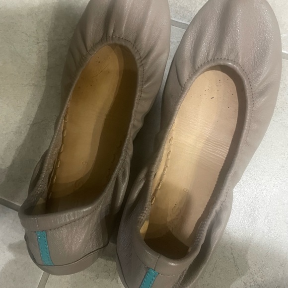 Tieks taupe size 9 - Picture 3 of 4